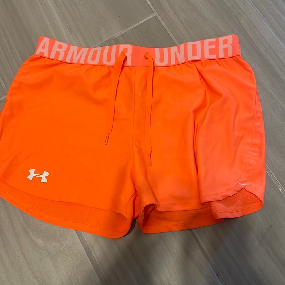 Orange loose fit UNDER ARMOUR shorts, barely worn in great condition
